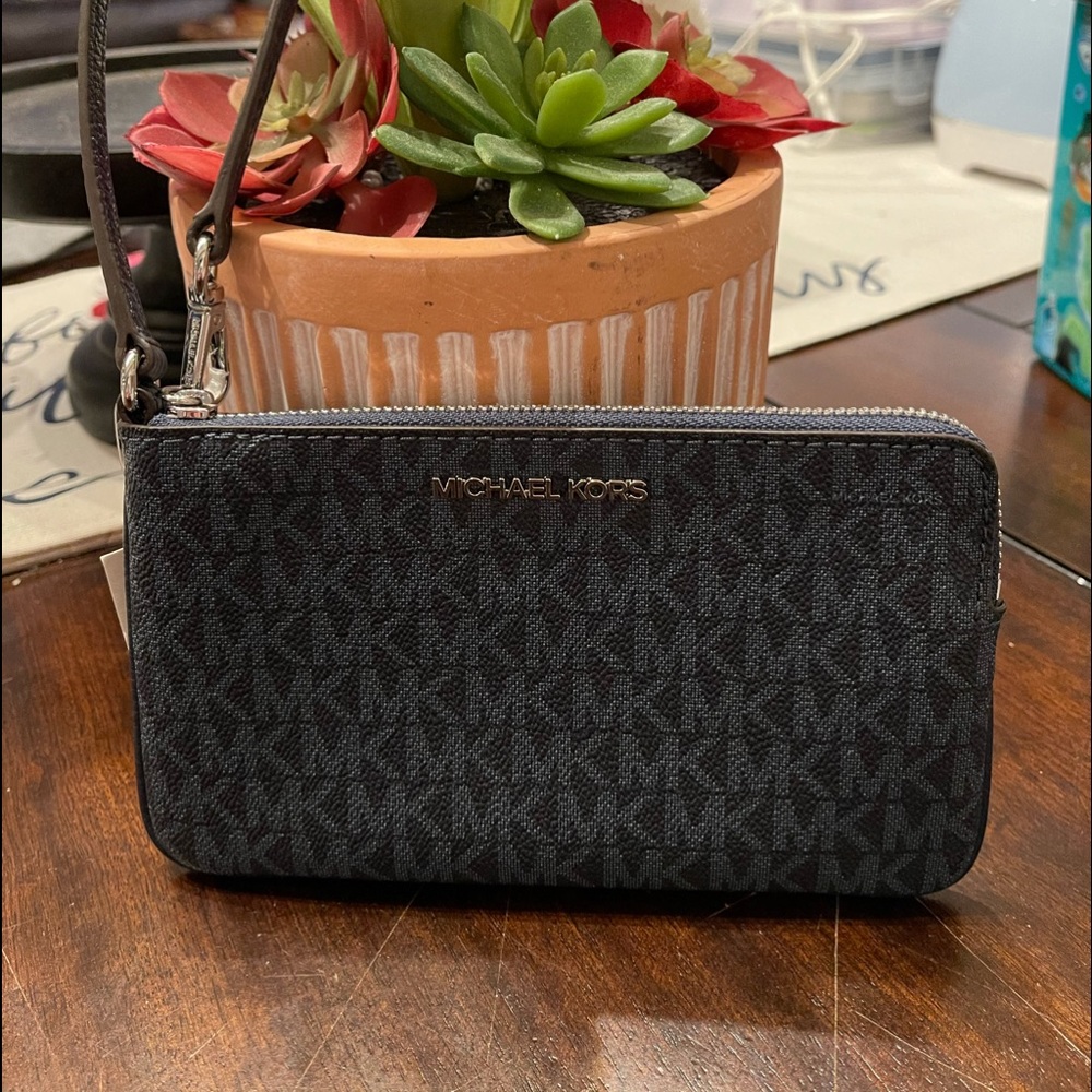 NEW Michael Kors Wristlet